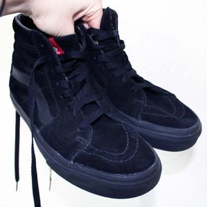 VANS • Sk8–Hi Black on Black Suede • Size 8